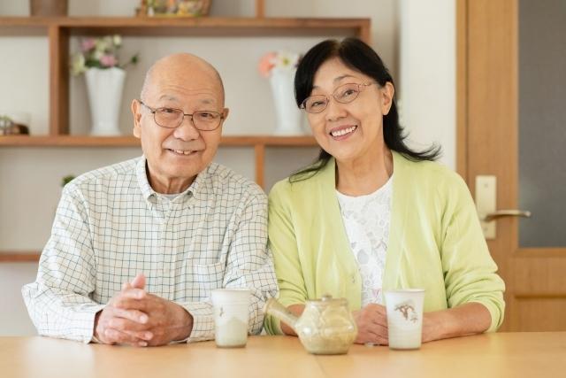 笑顔の夫婦